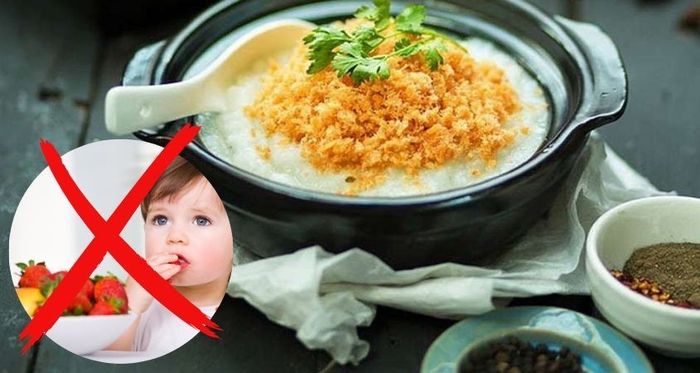 Bố mẹ nên lưu ý không cho trẻ ăn hoa quả ngay sau khi ăn ruốc cá hồi