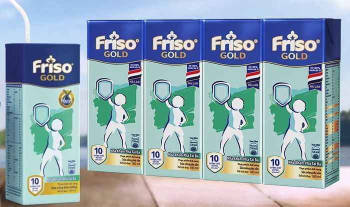 Bộ 4 hộp sữa pha sẵn Friso Gold vị vani 180 ml (dành cho trẻ từ 1 tuổi)