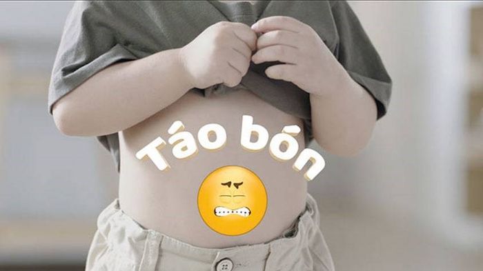 Đối với trẻ bị táo bón, nên chọn sữa nhẹ nhàng để giảm cảm giác khó chịu