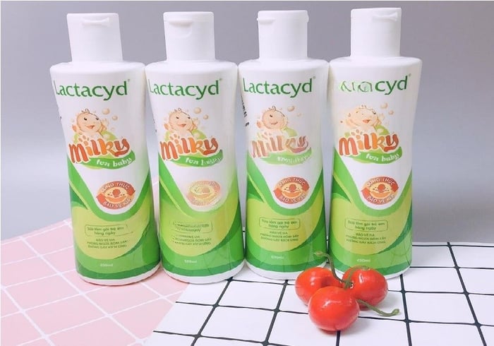 Sản phẩm sữa tắm gội cho bé Lactacyd Milky với hương thơm nhẹ nhàng bảo vệ và dưỡng da 250ml