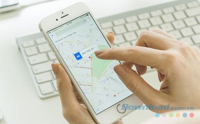 Sử dụng Google Maps trên điện thoại di động và trên trang web.