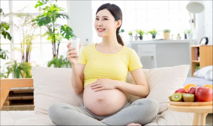 Mẹ bầu cũng cần uống sữa công thức