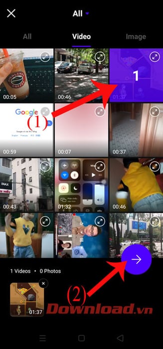 Chọn video và chạm vào nút mũi tên