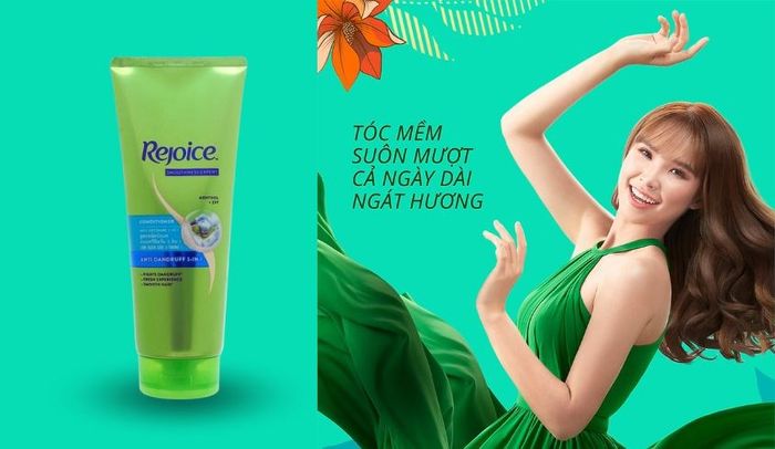 Dầu xả Rejoice 3 trong 1 chống gàu 320 ml