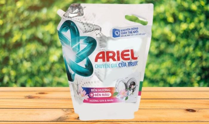 Nước giặt Ariel hương sen nhài thơm mát