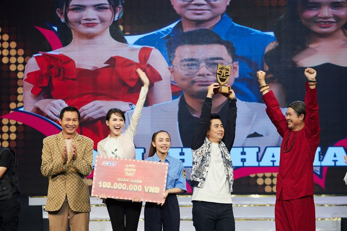 Đội của Phan Thị Mơ đã giành vị trí quán quân trong cuộc thi Hài kịch Qua Cảnh Xuyên Việt.