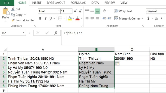 Nhấn vào Data trên thanh công cụ và chọn mục Text to Columns