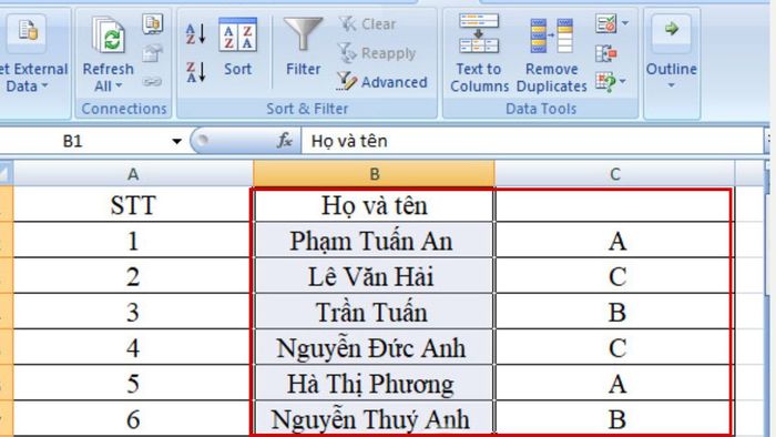 Tách chữ trong Excel bằng công cụ Flash Fill ở bước 1