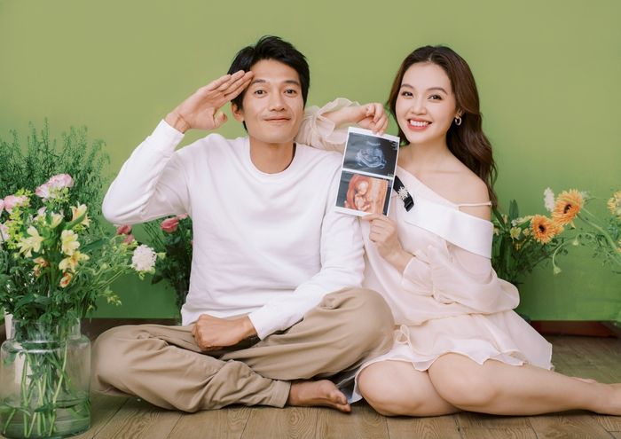 Linh Phi và Quang Tuấn chia sẻ tin vui có em bé thứ hai trong ngày kỷ niệm 8 năm sống chung.