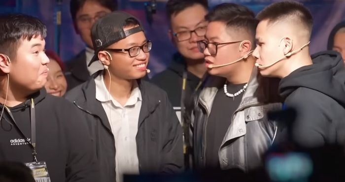 Bị chỉ trích dữ dội, video màn công kích tục tĩu của nhóm rapper Việt đã bị ẩn đi.