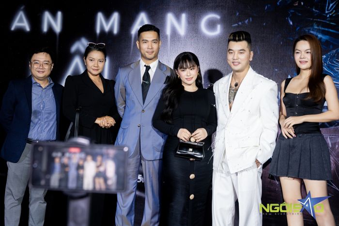 Ưng Hoàng Phúc và Phạm Quỳnh Anh đã có mặt tại sự kiện từ sớm. Ưng Hoàng Phúc chia sẻ với báo Ngôi Sao rằng anh đã có chuyến bay tới Nhật Bản vào đêm 15/5. Anh đã tranh thủ ghé chúc mừng vai diễn chính của Lương Bích Hữu trong 'Án mạng lầu 4' và cùng nhóm bạn thân chụp hình lưu giữ kỷ niệm. Anh dự định sẽ xem phim sau khi trở về Việt Nam. Nam ca sĩ cảm thấy bất ngờ khi thấy bạn thân chuyển sang làm điện ảnh. Sau khi xem những hình ảnh đầu tiên của bộ phim, anh nhận định rằng nhân vật của Bích Hữu sẽ có nội tâm sâu và câu chuyện có yếu tố kịch tính.