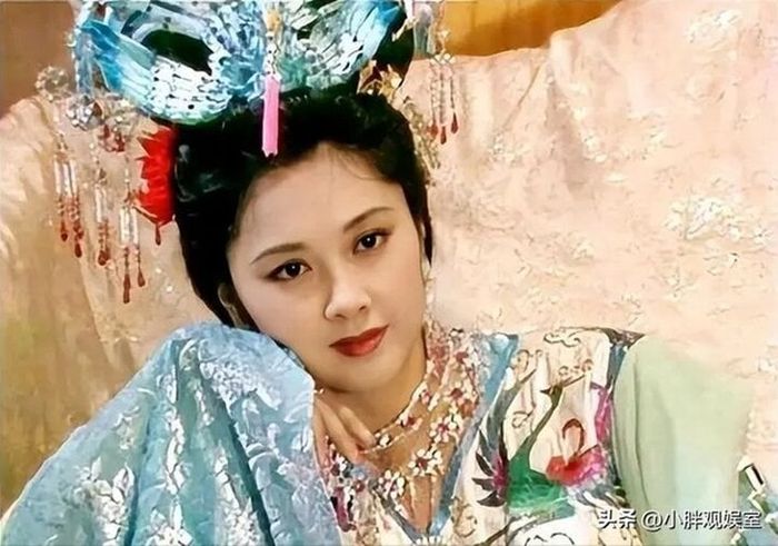 Vì thấy Dương Xuân Hà không phù hợp với vai Tây Lương Nữ vương, đạo diễn Dương Khiết đã thay đổi quyết định và chọn Chu Lâm cho vai này, bất chấp lời hứa trước đó.