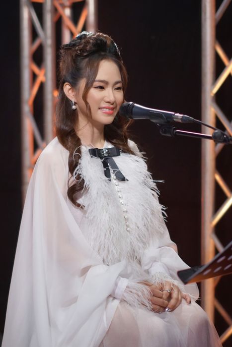Năm 2011, trong một buổi biểu diễn tại Phan Thiết, Lương Bích Hữu gặp tai nạn bị bỏng nặng, buộc phải rời xa làng giải trí một thời gian. Sự cố này đã gây ra nhiều vết thương và đau đớn cho cô, nhưng cô đã kiên nhẫn vượt qua và dành thời gian để phục hồi sức khỏe.