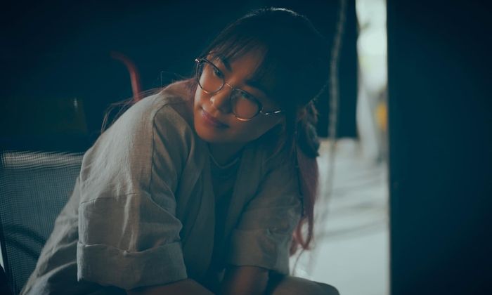 Vào năm ngoái, Lương Bích Hữu đã thử sức trong lĩnh vực điện ảnh với vai chính trong bộ phim 'Án mạng lầu 4'. Cô đảm nhận vai diễn của một người vợ quyết định từ bỏ sự nghiệp biên kịch để theo chồng di cư. Trong quá trình chuẩn bị cho vai diễn này, cô đã tăng cân gần 5 kg và giữ tâm trạng nặng nề để hiểu sâu vai diễn. Mặc dù gặp phải một số rắc rối trong quá trình quay phim, nhưng điều may mắn là cô đã phát hiện ra u nang não, nhưng đó lại là u lành.