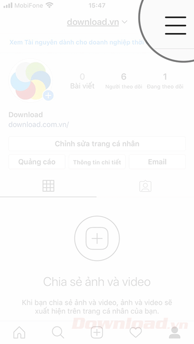 Vào phần Tuỳ chọn ở góc trên bên phải trên ứng dụng Instagram