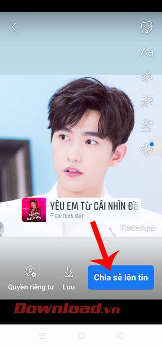 Nhấn nút Chia sẻ lên tin 