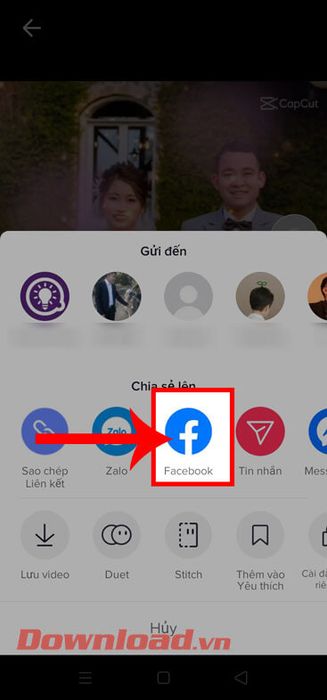 Chọn biểu tượng Facebook