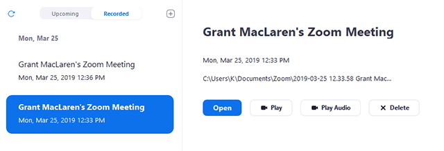 Nhấp vào tab Ghi âm và chọn cuộc họp đã được ghi vào máy tính.