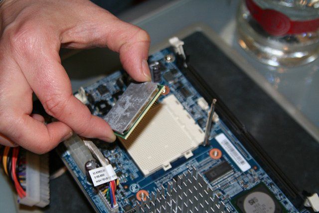 Tháo và kiểm tra CPU