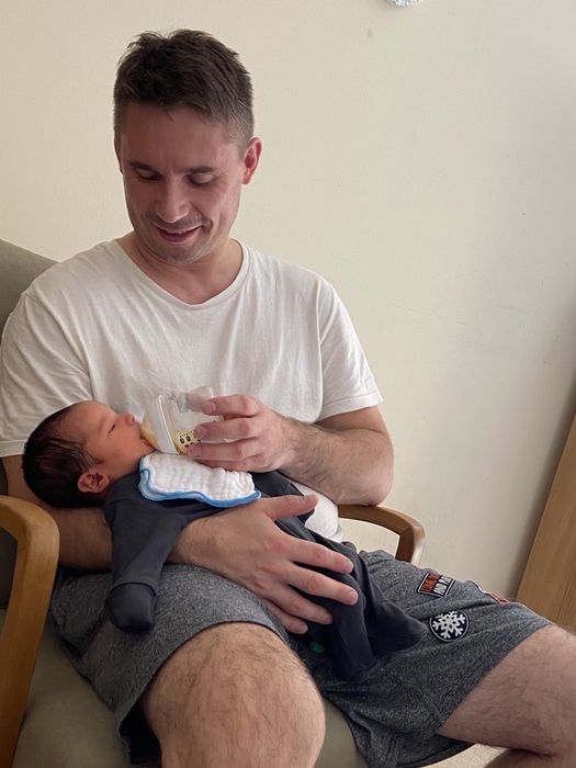Trở thành bố lần đầu, vào năm 2020, anh Wojciech phải một mình chăm sóc đứa con trai mới sinh do dịch bệnh, không có sự giúp đỡ từ bất kỳ ai khác trong gia đình. Ảnh được cung cấp bởi nhân vật.
