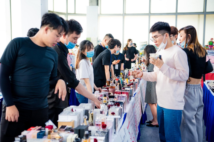 Sự kiện giảm giá diễn ra từ 10h-22h các ngày 20-25/6 tại Bitexco TP HCM. Hình ảnh: Bigbang Hàng hiệu