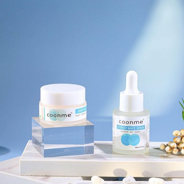 Cùng khám phá cặp đôi kem và serum giúp làn da trở nên sáng mịn từ Coonme.