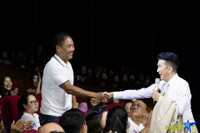 Nhạc sĩ Minh Vy, chồng của ca sĩ Cẩm Ly, cũng có mặt để ủng hộ Mr Đàm. Nam ca sĩ cho biết nhạc sĩ chính là người đã đề xuất anh nên phối hợp các ca khúc với nhau để mang đến sự mới lạ cho dòng nhạc Bolero.