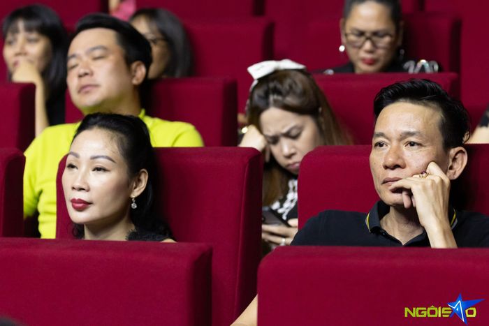 Tối qua, cha mẹ của Phí Phương Anh cũng có mặt để cùng con gái thưởng thức đêm nhạc Bolero cuối cùng do Đàm Vĩnh Hưng tổ chức.