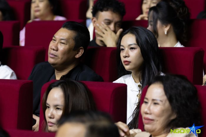 Người đàn ông từng là chồng của Lệ Quyên đang hẹn hò với Phí Phương Anh