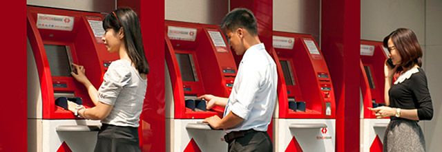 Xem số dư qua máy ATM