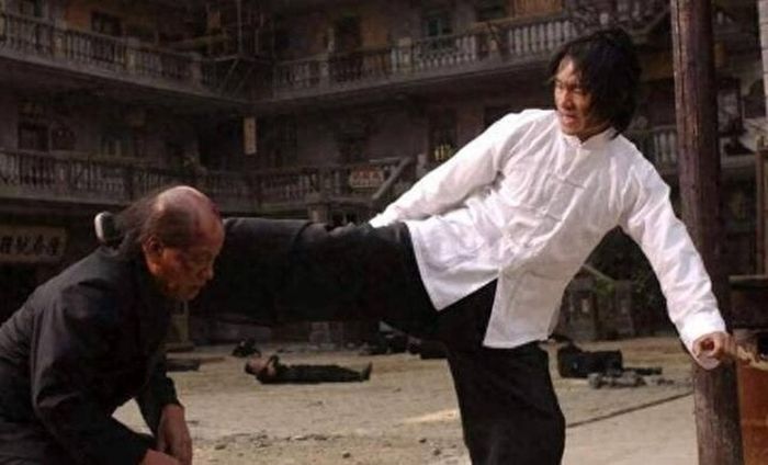 Theo Lương Tiểu Long, ông nhận được một khoản cát-sê nhỏ bé cho vai diễn xấu xí nhất trong sự nghiệp của mình.