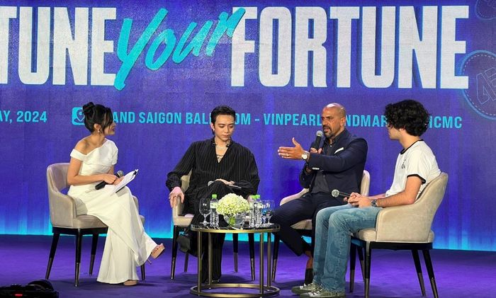 Sebastian Veron tương tác với người hâm mộ TP HCM