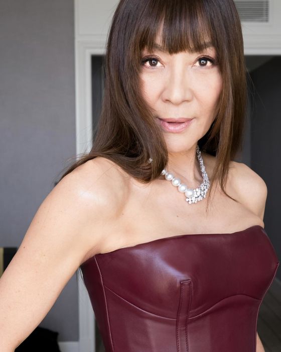 Nhờ sự thay đổi kiểu tóc, Dương Tử Quỳnh trông trẻ hơn so với tuổi thật của mình, 61 tuổi