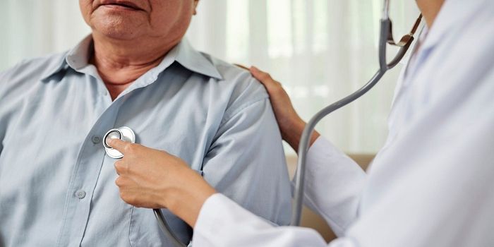 Điều quan trọng là cần phải đi khám bác sĩ nếu bạn thường xuyên gặp khó khăn trong việc thở khi nằm