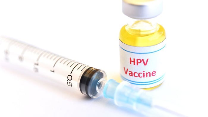 Tiêm vắc xin HPV để ngăn ngừa ung thư cổ tử cung và các bệnh truyền nhiễm qua đường tình dục do virus HPV gây ra.