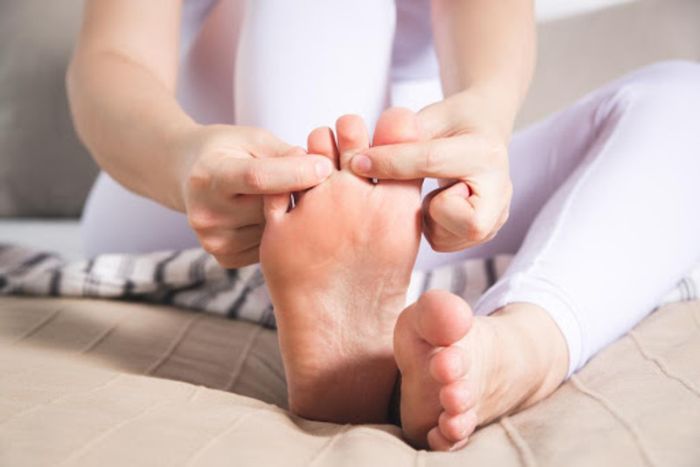 Xoa bóp giúp giảm co thắt cơ do chuột rút