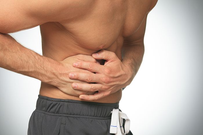 Triệu chứng bệnh gan có thể gây ra đau âm ỉ ở phần dưới sườn phải