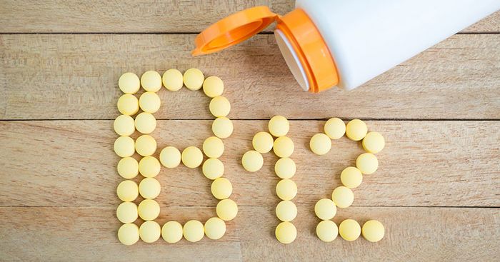 Thiếu hụt vitamin B12 cũng là một nguyên nhân gây ra bệnh