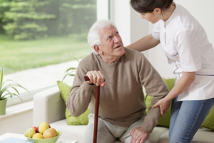 Tuổi già (đặc biệt là sau 60 tuổi) là một yếu tố có nguy cơ cao đối với bệnh Parkinson.