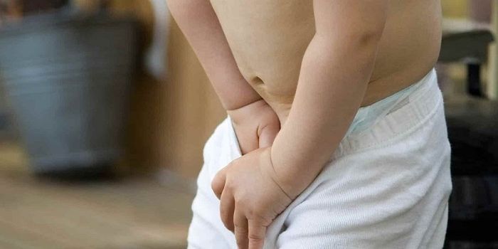 Ở vị trí nơi bị phình ở bẹn, người bệnh thường cảm thấy đau rát.