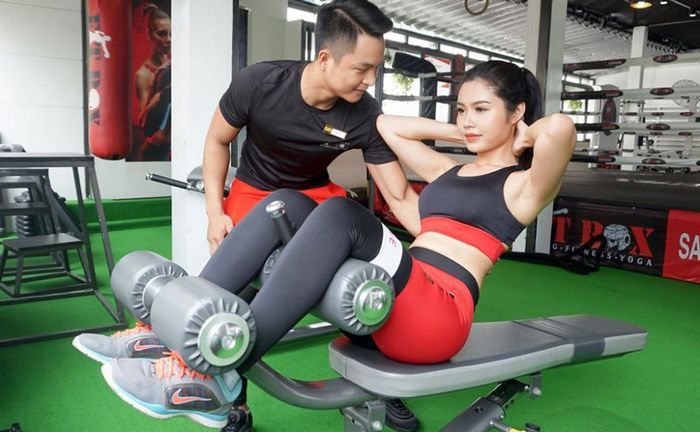 Tập thể dục sau một ngày làm việc mệt mỏi