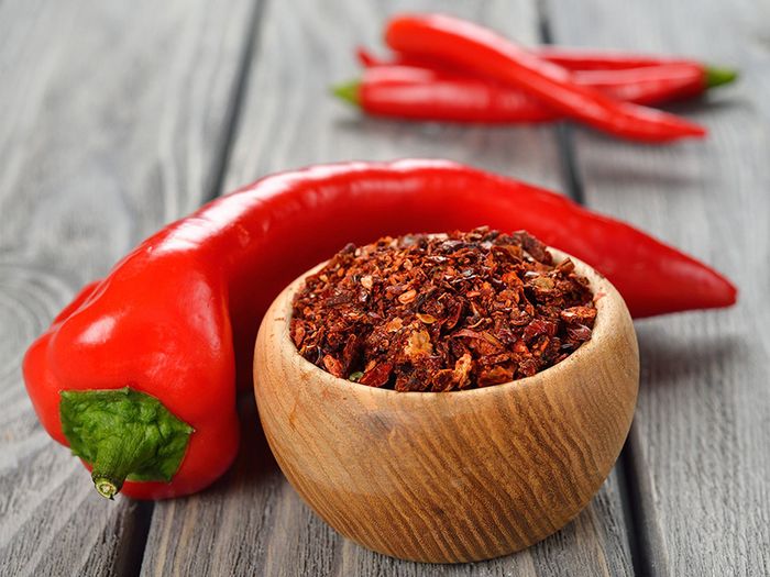 Hạn chế đồ ăn cay nóng để tránh ảnh hưởng đến hệ tiêu hóa