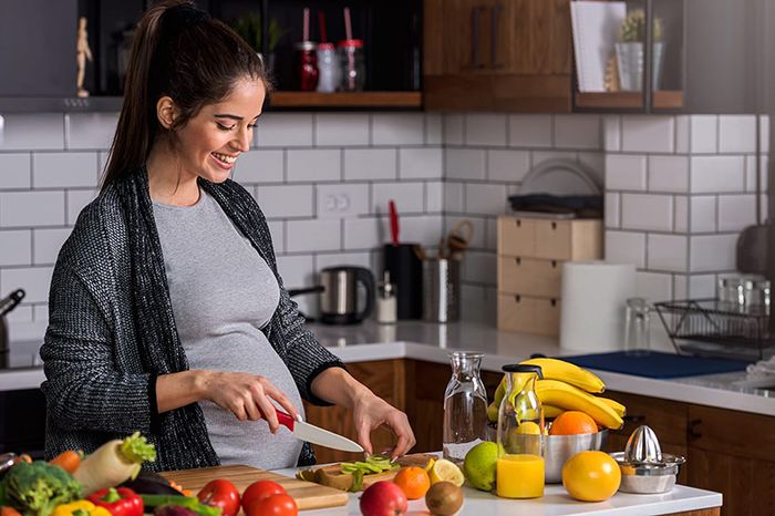 Thêm nhiều loại trái cây tươi vào chế độ ăn giúp bé phát triển toàn diện và tăng cường sức đề kháng cho mẹ