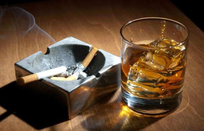 Sử dụng nhiều rượu bia ảnh hưởng nặng đến chức năng của phổi