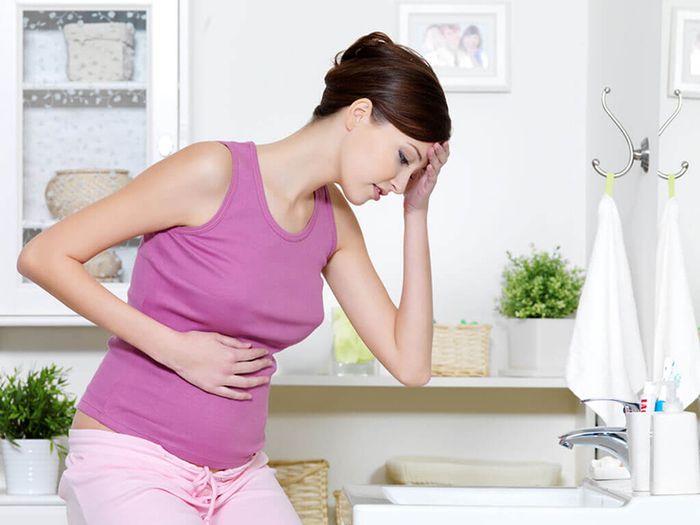 Quá trình mang thai có thể gây ra những thay đổi không bình thường trong cơ thể dẫn đến các triệu chứng như đau bụng, mệt mỏi,...