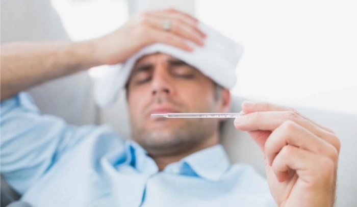 Áp xe phổi có thể gây ra sốt cao và cảm giác ớn lạnh