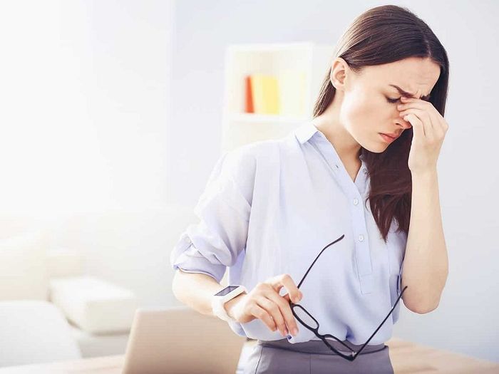 Triệu chứng của huyết áp thấp nặng bao gồm giảm thị lực và nguy cơ đột quỵ.
