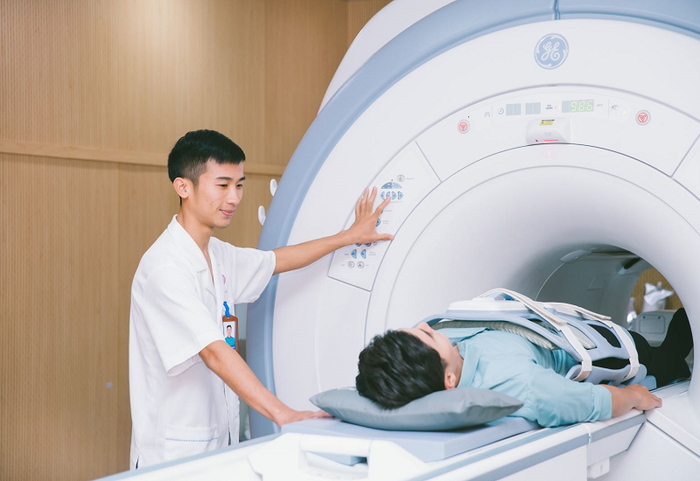 Chụp MRI là cần thiết để đánh giá mức độ nghiêm trọng của bong gân đầu gối.