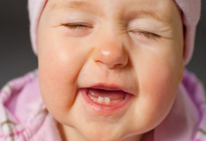 Trẻ có thể bị sốt khi mọc răng