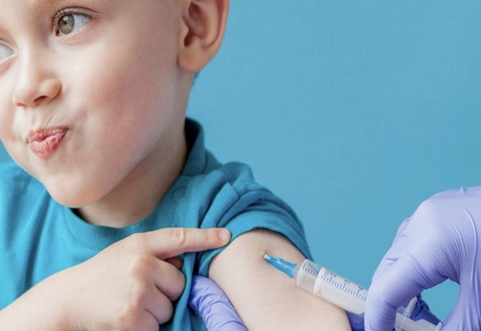 Tiêm vaccine để phòng ngừa bệnh quai bị